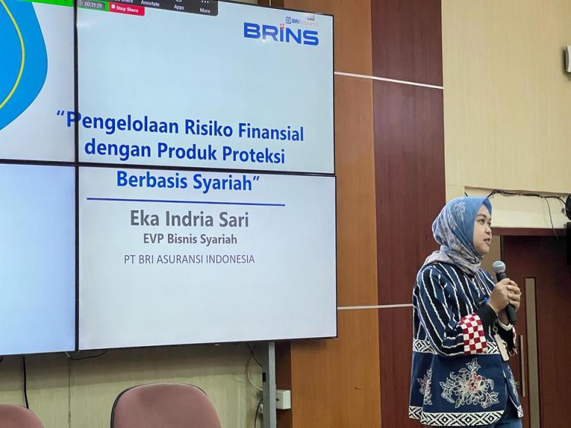 PT BRI Asuransi Indonesia bersama Islamic Insurance Society (IIS) berkesempatan memberikan Literasi Asuransi Syariah kepada Mahasiswa jurusan Aktuaria FSAD (Fak Science & Analisa Data) ITS Surabaya, Jumat (26/5/2023).