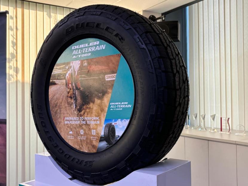 PT Bridgestone Tire Indonesia (Bridgestone Indonesia) memperkenalkan secara resmi ban Dueler A/T002 untuk kendaraan SUV dan double cabin. Foto ilustrasi.