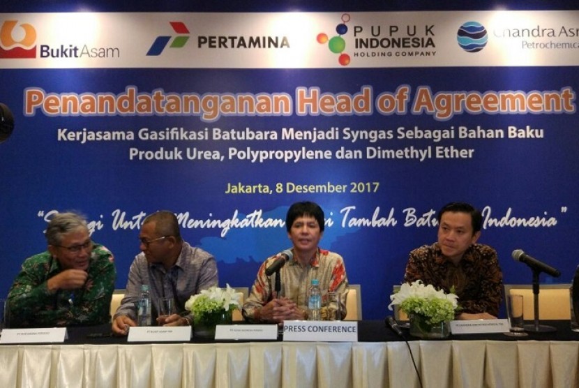 PT Bukit Asam Tbk menggandeng PT Pertamina (Persero), PT Pupuk Indonesia (Persero) dan PT Chandra Asri Petrochemical Tbk untuk melakukan hilirisasi batubara dengan menggunakan teknologi gasifikasi, Jumat (8/12). 