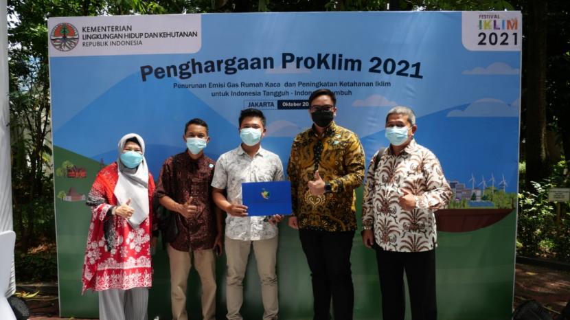 PT Bukit Asam Tbk (PTBA), anggota holding BUMN Pertambangan MIND ID, kembali menorehkan prestasi dengan berhasil meraih penghargaan dari Kementerian Lingkungan Hidup dan Kehutanan (KLHK).