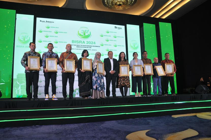 PT Bukit Asam Tbk (PTBA) berhasil meraih penghargaan kategori Gold dalam ajang Bisnis Indonesia Social Responsibility Awards (BISRA) 2024 di Jakarta, Kamis (27/6/2024). 