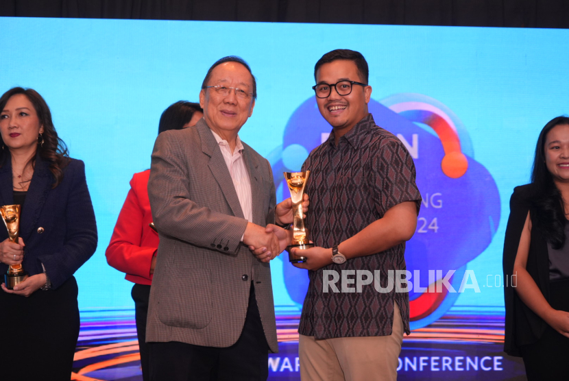 PT Bukit Asam Tbk (PTBA) berhasil meraih tiga penghargaan dari ajang BUMN Branding and Marketing Awards ke-12 tahun 2024 yang diselenggarakan di Jakarta, Kamis (14/11/2024).