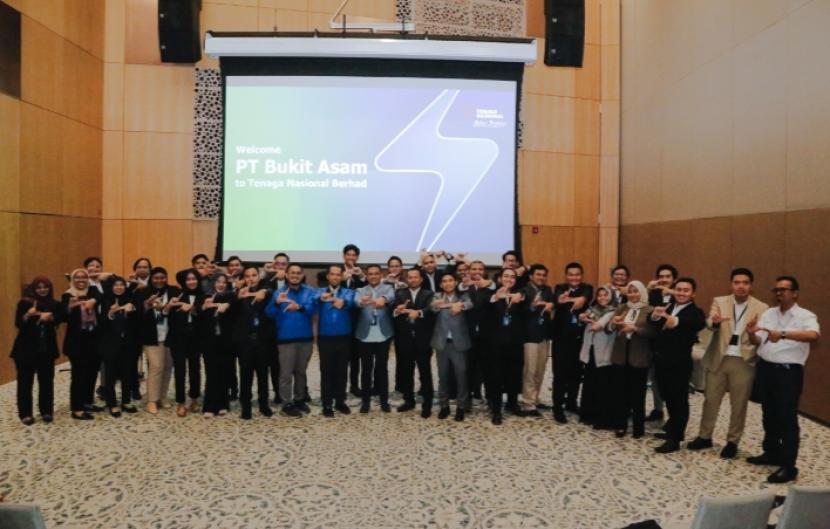 PT Bukit Asam Tbk (PTBA) menggelar program BLADE Pioneer Leader untuk pengembangan sumber daya manusia (SDM) yang dimiliki. Program ini diikuti oleh 26 karyawan PTBA yang telah melalui proses seleksi.