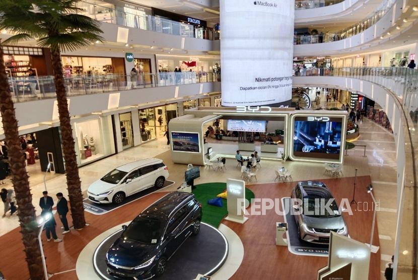  PT BYD Motor Indonesia kembali hadir menyapa masyarakat Indonesia melalui rangkaian pameran Mall to Mall di dua kota besar, Medan dan Semarang. Pameran yang berlangsung mulai 14 hingga 17 November 2024 ini menghadirkan inovasi dan teknologi kendaraan listrik BYD yang telah sukses menarik perhatian di Jakarta, Bandung, dan Makassar sejak Januari 2024.