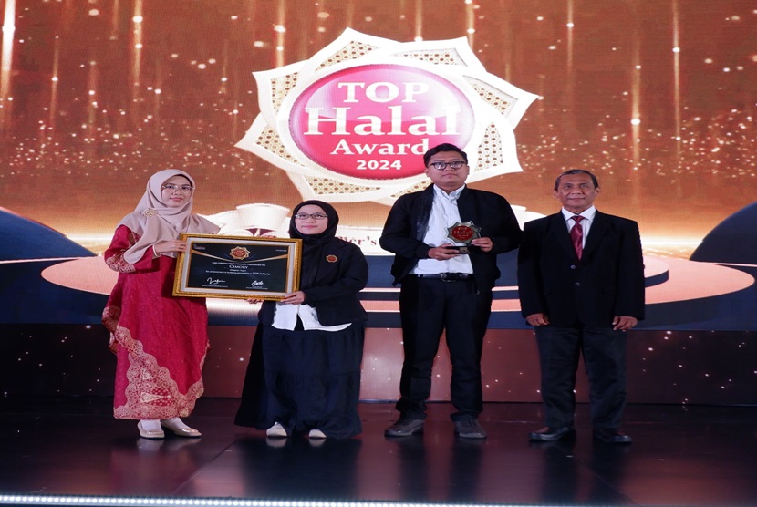 PT Cisarua Mountain Dairy Tbk (Cimory) berhasil meraih penghargaan bergengsi pada Top Halal Award 2024 yang diselenggarakan oleh IHATEC Marketing Research