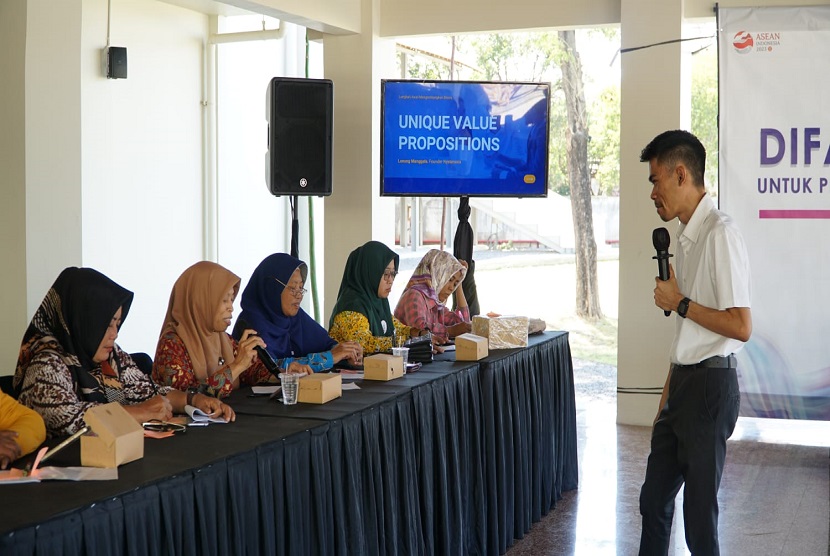 PT Danareksa (Persero) bersama Alunjiva Indonesia berkolaborasi memberdayakan teman-teman disabilitas perempuan yang berada di wilayah Surakarta dan sekitarnya melalui pelatihan UMKM. Kedua belah pihak menyelenggarakan program pelatihan bertajuk 