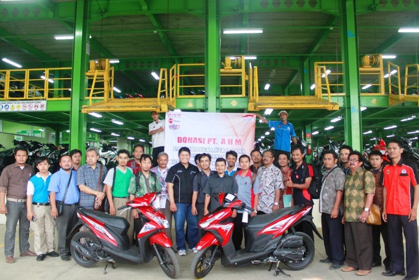 PT Daya Adicipta Mustika (DAM) selaku distributor utama sepeda motor dan suku cadang Honda di Jawa Barat bekerja sama dengan PT Astra Honda Motor (AHM) kembali mendonasikan sepeda motor Honda kepada 18 SMK Kurikulum Teknik Sepeda motor (KTSM) binaan Honda 