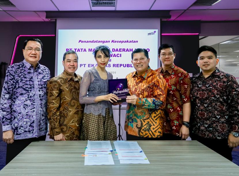 PT Eka Mas Republik (MyRepublic Indonesia) dan PT Tata Mandiri Daerah Lippo Karawaci (TMD Lippo Karawaci) menandatangani kesepakatan strategis pengembangan jaringan telekomunikasi Fiber to the Home (FTTH) di kawasan yang dikembangkan oleh TMD Lippo Karawaci dan afiliasinya.