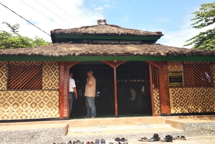 PT Energi Mega Persada (EMP) meresmikan operasional Mushola Baburroyyan yang sebelumnya rusak akibat gemla di Dusun Boyotan Proyek, Desa Gumantar, Kecamatan Kayangan, Kabupaten Lombok Utara, Nusa Tenggara Barat (NTB), pada Jumat (14/12).