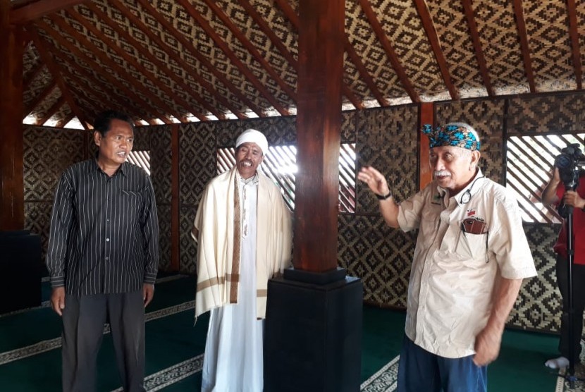 PT Energi Mega Persada (EMP) meresmikan operasional Mushola Baburroyyan yang sebelumnya rusak akibat gemla di Dusun Boyotan Proyek, Desa Gumantar, Kecamatan Kayangan, Kabupaten Lombok Utara, Nusa Tenggara Barat (NTB), pada Jumat (14/12).