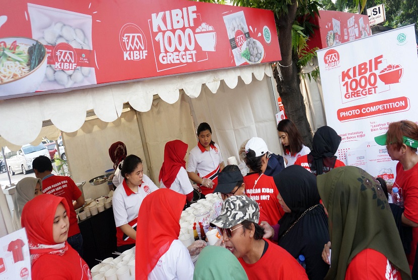 PT Estika Tata Tiara Tbk (KIBIF) bagi-bagi 1000 mangkuk bakso bagi peserta Car Free Day di Jakarta pada Ahad (28/4)