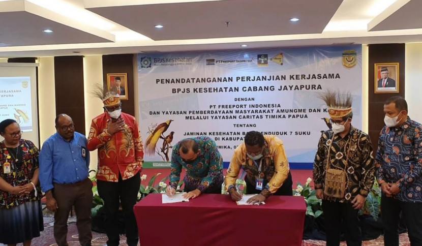 PT Freeport Indonesia melanjutkan kerja sama dengan BPJS Kesehatan Cabang Jayapura untuk memberikan perlindungan jaminan kesehatan kepada masyarakat tujuh Suku Kabupaten Mimika melalui Program Donasi Pendanaan.