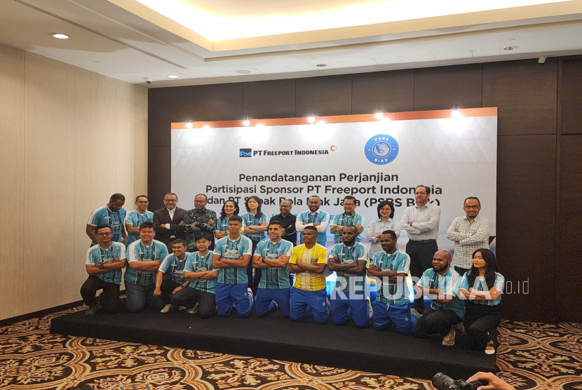 PT Freeport Indonesia (PTFI) berkomitmen memberikan bantuan uang senilai Rp 8 miliar kepada PSBS Biak. 