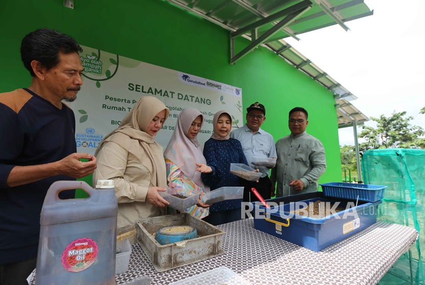 PT Garudafood Putra Putri Jaya Tbk (Garudafood) kembali menegaskan komitmennya terhadap pengelolaan sampah berkelanjutan. Kali ini, perusahaan menggagas program pengolahan sampah organik melalui biokonversi maggot di Kota Depok. Inisiatif ini tidak hanya bertujuan mengurangi timbunan sampah rumah tangga organik, tetapi juga mendorong ekonomi sirkular bagi masyarakat setempat.