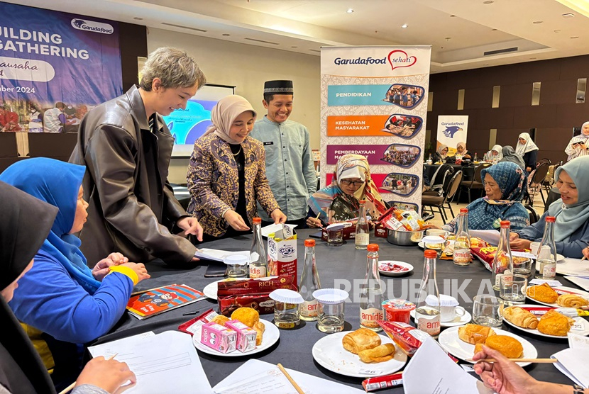 PT Garudafood Putra Putri Jaya Tbk (Garudafood) mendorong pengembangan usaha mikro kecil dan menengah (UMKM) melalui program Kampung Wirausaha Garudafood. Di mana, salah satunya dilakukan dengan menggelar workshop peningkatan kapasitas pelaku UMKM di Bandung, Jawa Barat.