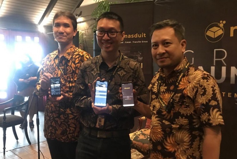 PT Hartadinata Tbk (HRTA) meluncurkan platform jual beli emas online bernama Masduit. Dalam aplikasi ini pengguna dapat membeli emas mulai dari 0,1 gram, Jakarta Selatan, Kamis (19/9). 