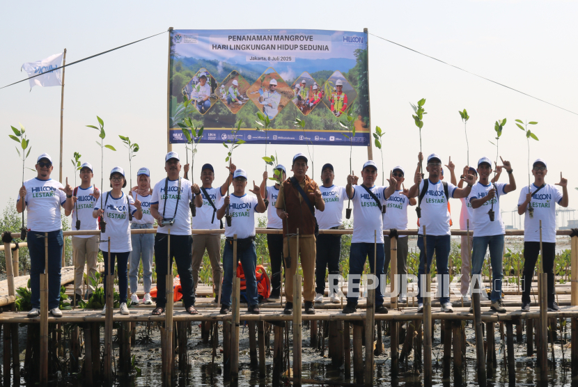 PT Hillcon Tbk (HILL) berkolaborasi dengan Dinas Pertamanan dan Hutan Kota (Distamhut) Provinsi DKI Jakarta melaksanakan kegiatan penanaman 3.000 pohon mangrove di Hutan Lindung Angke Kapuk, Jakarta.