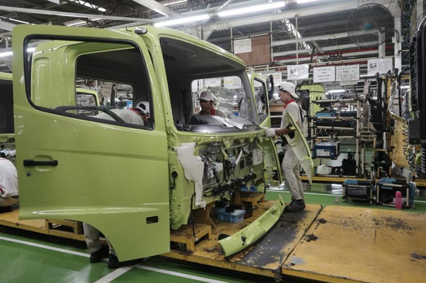 PT Hino Motors Manufacturing Indonesia (HMMI), mulai Jumat, (8/5) melakukan penghentian sementara kegiatan produksi. Periode stop produksi terhitung sejak tanggal 8 Mei 2020 sampai dengan 5 Juni 2020.