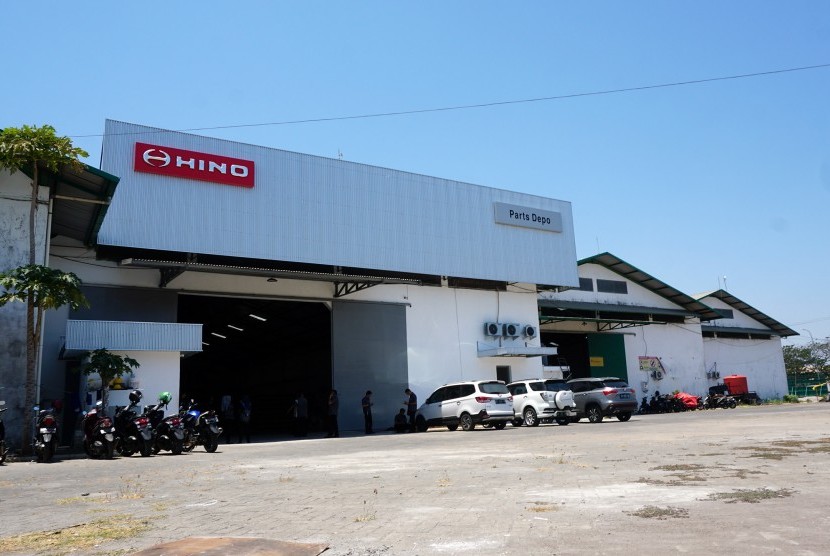 PT Hino Motors Sales Indonesia (HMSI) meresmikan depo suku cadang terbaru di Makassar, Sulawesi Selatan. 