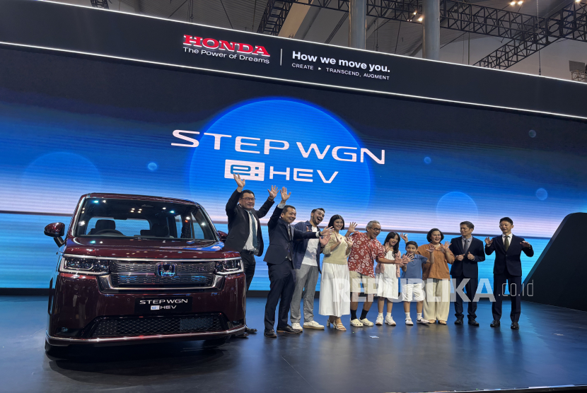 PT Honda Prospect Motor (HPM) meluncurkan secara resmi Honda STEP WGN e:HEV, sebuah Upper MPV berteknologi hybrid di arena GIIAS 2025, Rabu (23/7/2025)