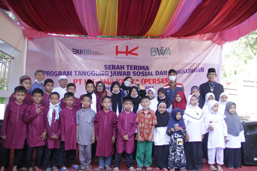 PT Hutama Karya bersama Badan Wakaf Alquran (BWA) melakukan renovasi total Surau Bungo di Jorong Mandahiling, Nagari Pagaruyung, Kecamatan Tanjung Emas, Kabupaten Tanah Datar, Sumatera Barat.
