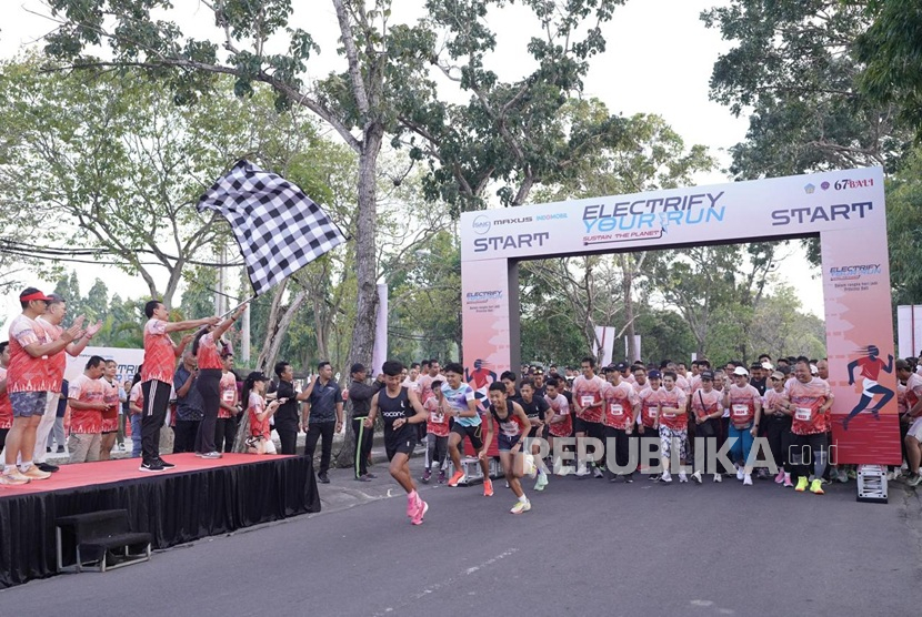 PT Indomobil Energi Baru, anak perusahaan Indomobil Group, sukses menggelar Bali Fun Run by Indomobil dengan tema Electrify Your Run, Sustain the Planet di Lapangan Renon, Denpasar, Sabtu (22/8/2025).
