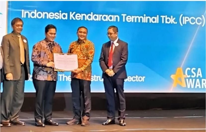  PT Indonesia Kendaraan Terminal Tbk (IPCC Terminal Kendaraan) mendapatkan penghargaan CSA Awards 2022 untuk kategori “The Best of Non-Big Capitalization in The Infrastructure Sector”. Pemberian awards ini diserahkan langsung oleh Menteri BUMN, Erick Thohir, Kamis (27/10/2022).