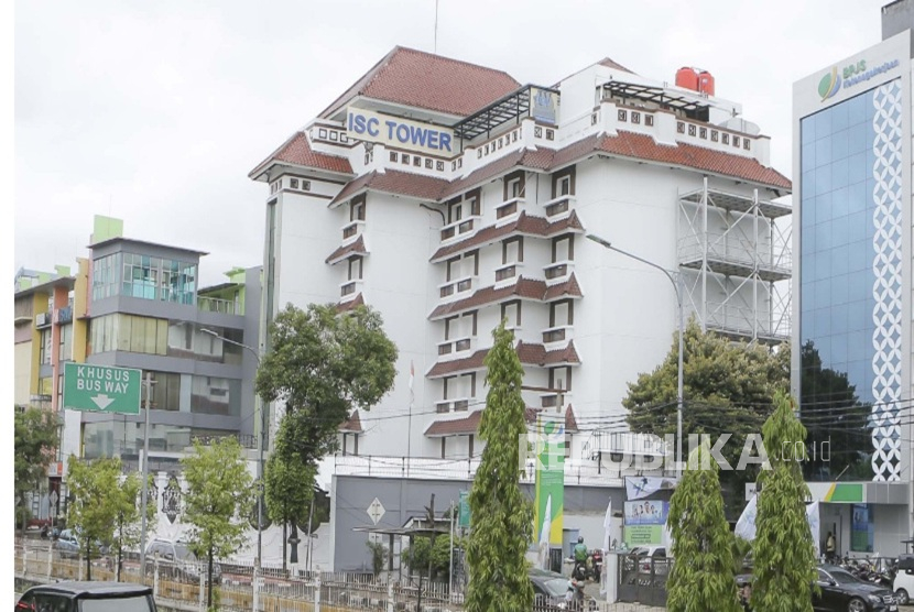 PT Indonesia Super Corridor (ISC) baru-baru ini mengumumkan peningkatan kapasitas data center mereka di Gedung ISC Tower, Kawasan Mampang Prapatan Raya Jakarta Selatan menjadi 6MW. Hal itu dengan penambahan rak berkapasitas 20 kilowatt (kW) per rak, atau setara dengan 1.5 MW per lantai.