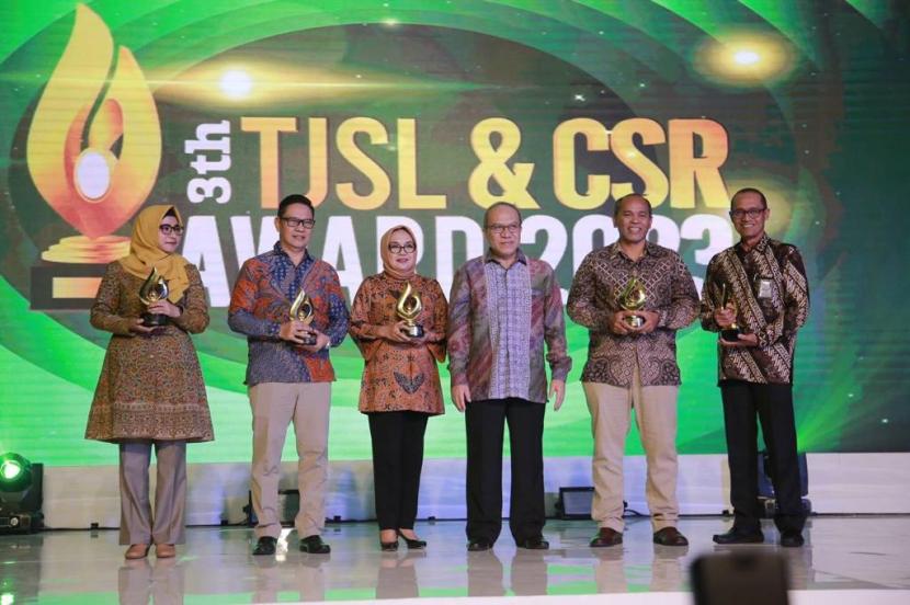 PT Indra Karya (Persero) meraih penghargaan Gold 4 Star dalam ajang TJSL & CSR Awards 2023 untuk kategori Pilar Ekonomi melalui Program Pembangunan Kemandirian Desa Sukorejo, Kabupaten Sragen di Jawa Tengah yang dikelola secara terintegrasi.