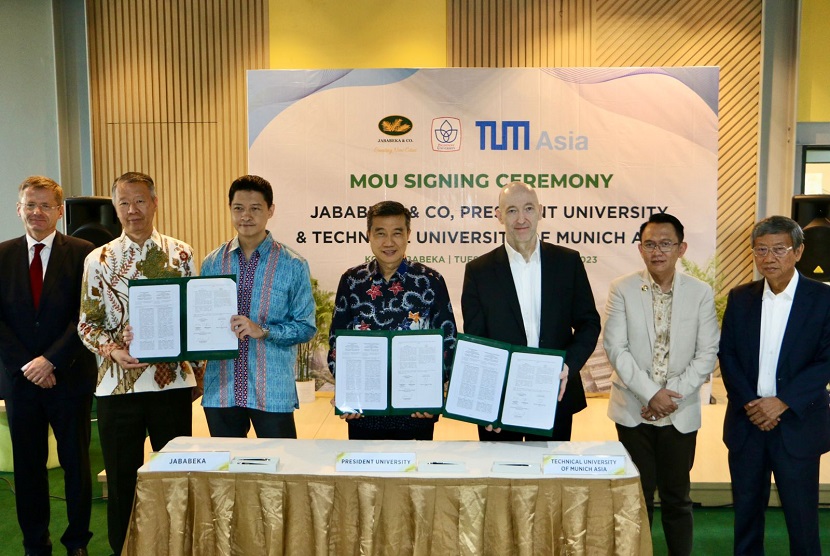 PT Jababeka Tbk (KIJA), President University dan Technical University of Munich Asia (TUM Asia) menjalin kerjasama kembangkan KEK pendidikan dan teknologi di Kota Jababeka, Cikarang. Kerja saham tersebut ditandai dengan penandatanganan Memorandum of Understanding (MoU) oleh tiga pihak, yakni PT Jababeka & Co, President University dan Technical University of Munich Asia (TUM Asia) pada 10 Oktober 2023.