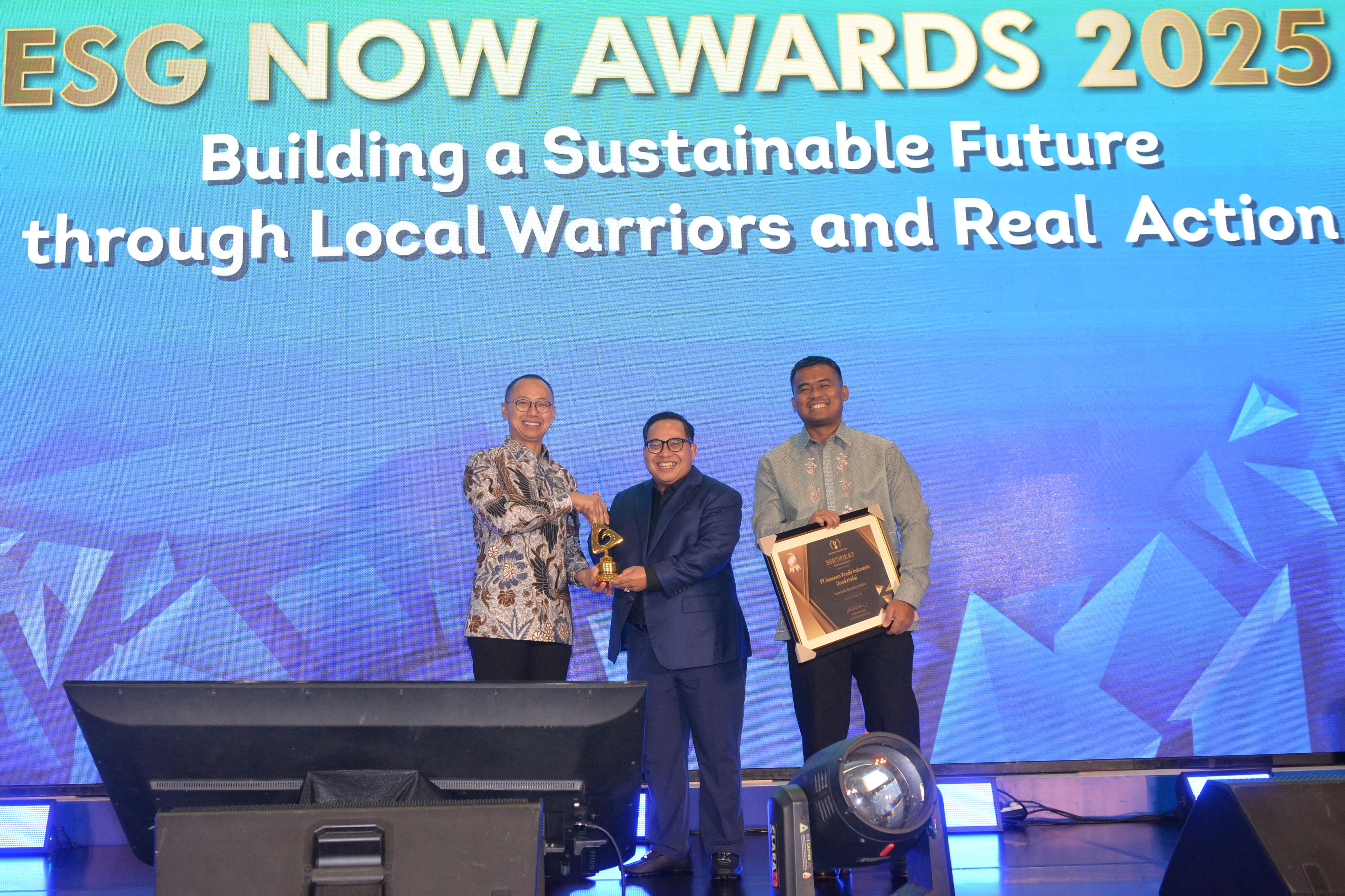 Jamkrindo Raih Penghargaan Sustainable Operation Initiative di ESG Now Awards 2025