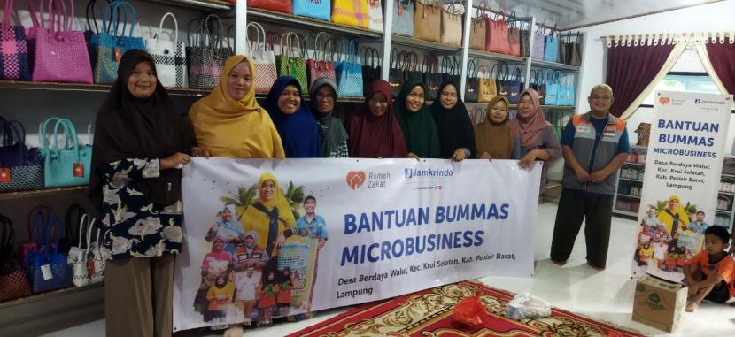 PT Jamkrindo dan Rumah Zakat membina para anggota Bummas Kuralin Bag.