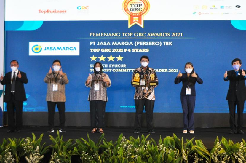 PT Jasa Marga (Persero) Tbk berhasil meraih dua penghargaan dalam ajang TOP GRC (Governance, Risk and Compliance) Awards 2021