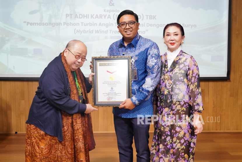 PT Jasa Marga (Persero) Tbk melalui anak usahanya PT Jasamarga Probolinggo Banyuwangi (JPB) meraih penghargaan dari Museum Rekor Dunia–Indonesia (MURI) atas penerapan inovasi energi terbarukan di lingkungan operasional jalan tol.