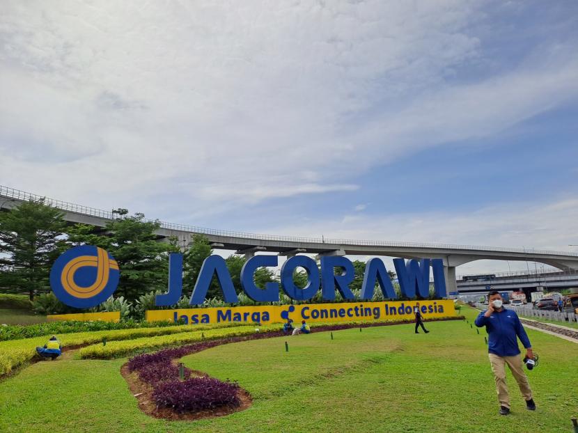 PT Jasa Marga (Persero) Tbk melalui Jasamarga Metropolitan Tollroad (JMT) menyiapkan layanan operasional Jalan Tol Jabotabek dan Jawa Barat untuk mengantisipasi trafik pada masa libur Natal dan Tahun Baru (Nataru) 2022/2023. 