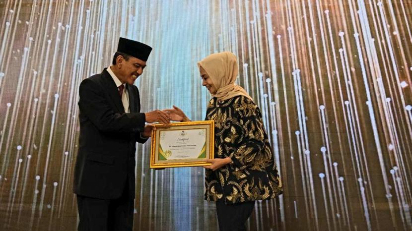 PT Jasaraharja Putera Syariah mendapatkan penghargaan Perusahaan Pembayar Zakat Badan Teladan BAZNAS RI dalam kegiatan tahunan penganugerahaan BAZNAS AWARD 2023.