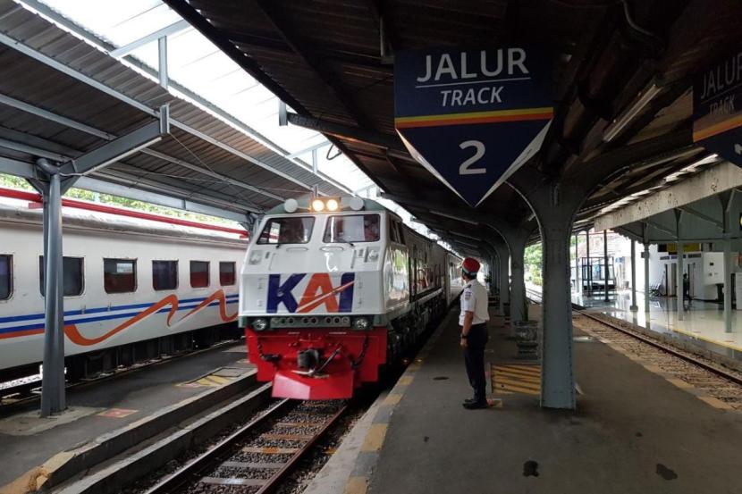 PT KAI meluncurkan Kereta Blambangan Ekspres rute Stasiun Ketapang, Kabupaten Banyuwangi menuju Stasiun Pasar Senen, Jakarta Pusat.