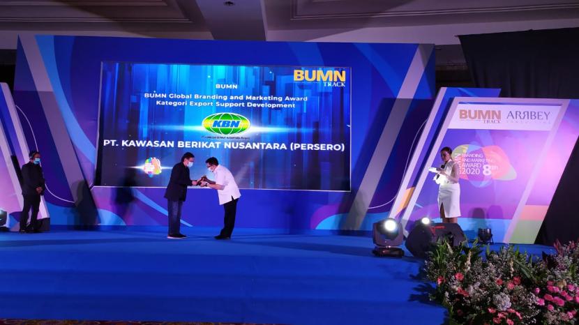 PT Kawasan Berikat Nusantara (KBN) (Persero) mendapat penghargaan BUMN Global Branding & Marketing Award kategori Export Support Development. Penghargaan itu diterima oleh Direktur Keuangan PT KBN (Persero), Daly Mulyana di Hotel Ritz Carlton Mega Kuningan, Jakarta, Kamis (5/11).
