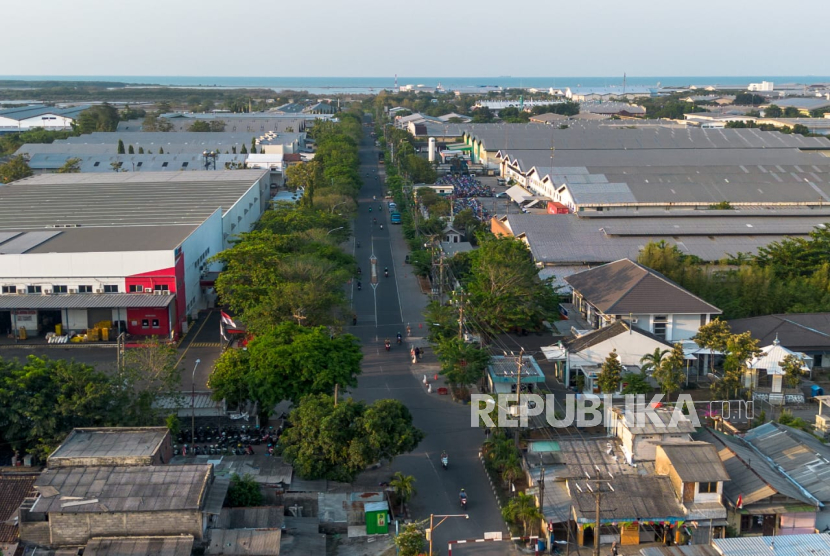 PT Kawasan Industri Wijayakusuma (KIW) melakukan program beautifikasi untuk menciptakan kawasan industri yang ramah lingkungan. 