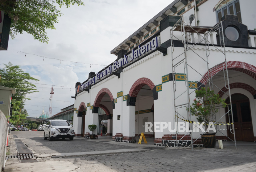 PT Kereta Api Indonesia (KAI) Daerah Operasi (Daop) 4 Semarang telah memulai proyek revitalisasi Stasiun Semarang Tawang. Revitalisasi ini merupakan tahap awal dari rencana pengembalian Stasiun Semarang Tawang ke fasadnya yang asli. 