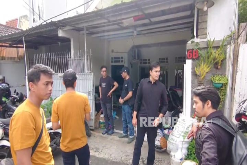 PT Kereta Api Indonesia (KAI) Daop 2 Bandung mengeksekusi 21 area lahan yang berada di Jalan Batu Api, Kota Bandung, Kamis (16/1/2025) usai memenangkan gugatan di Pengadilan Negeri Bandung. Eksekusi lahan dibacakan oleh juru sita Pengadilan Negeri Bandung. 