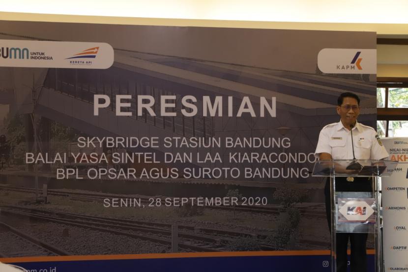 PT Kereta Api Indonesia (Persero) meresmikan pembangunan Skybridge Stasiun Bandung yang bertujuan untuk meningkatkan keamanan dan kenyamanan pelanggan saat berpindah peron di Stasiun Bandung.