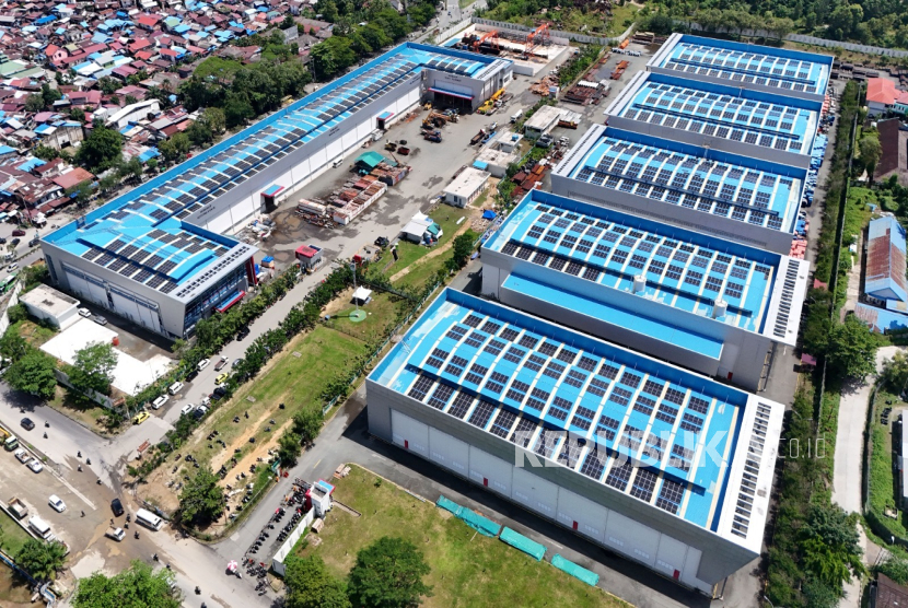 PT Kilang Pertamina Internasional dan PT Pertamina New & Renewable Energy meresmikan PLTS atap terbesarnya di lingkungan operasional Pertamina Group,Senin (19/5/2025).