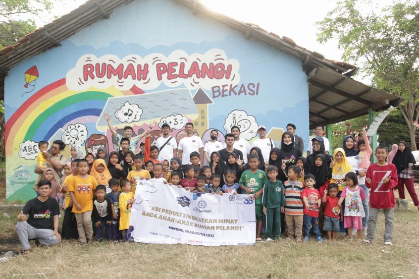 PT Kliring Berjangka Indonesia (KBI)  melalui Program KBI Peduli  memberikan bantuan buku bacaan kepada anak-anak di Rumah Pelangi, kawasan Bekasi, Jawa Barat.