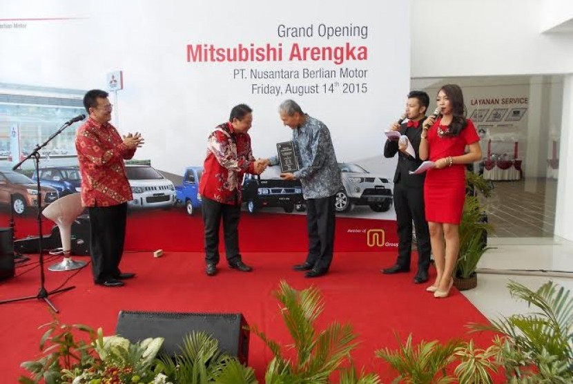 PT Krama Yudha Tiga Berlian Motors (KTB)  bersama Nusantara Group meresmikan diler baru PT Nusantara Berlian Motor (NBM) di kota Pekanbaru, Riau Jumat (14/8).