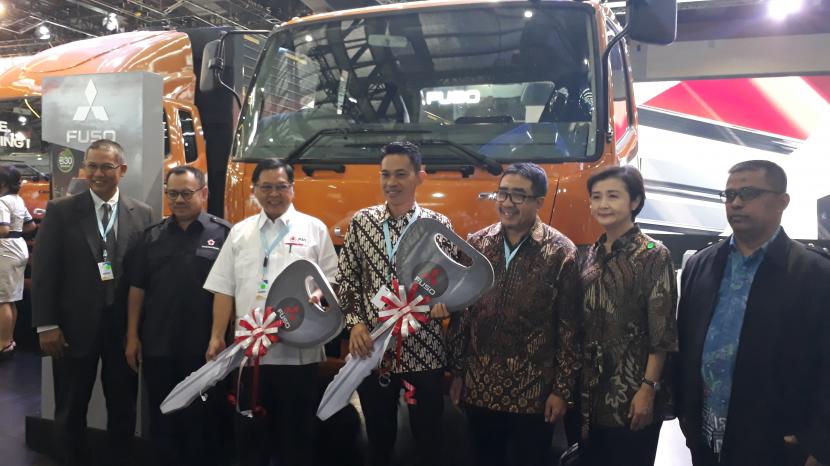 PT KTB telah memberikan sumbangan truk bagi SMK  Muhammadiyah di Tumi Jajar Lampung dan mobil truk tangki air k Solo.