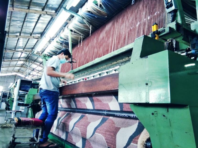 PT Lung Victory Carpet (LVC) yang berencana melantai di Bursa Efek Indonesia (BEI) guna mendongkrak daya saing di tengah ketatnya persaingan industri karpet.