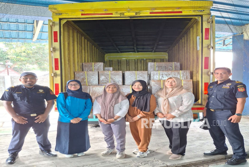 PT Matsuno Glove Indonesia Jaya yang mendapatkan fasilitas KITE IKM melakukan ekspor perdana sarung tangan senilai Rp 978 juta.