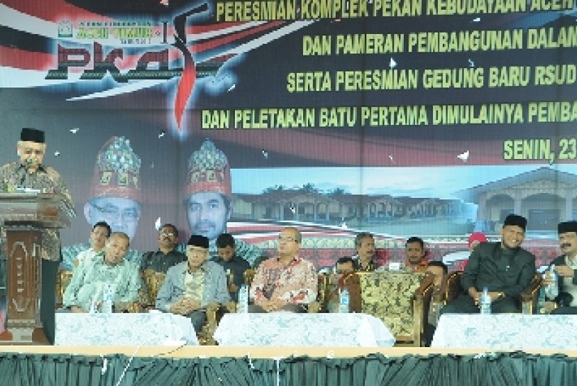  PT Medco Energi Internasional Tbk, Senin (23/11) memulai pembangunan fasilitas produksi lapangan gas Blok A di Aceh Timur, Provinsi Aceh. CEO PT Medco Energi Lukman Mahfoedz dan Gubernur Aceh Zaini Abdullah memberikan sambutan.