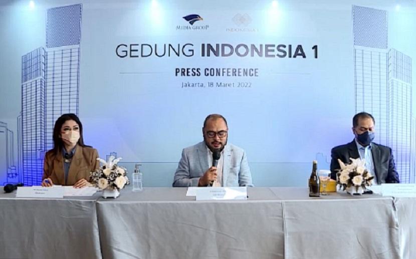 CEO Media Grup, Mohammad Mirdal Akib (tengah), dalam konferensi pers secara daring, Jumat (18/3), di The Plaza Office Tower, Jakarta. PT Media Property Indonesia (MPI) resmi mengambil alih (akuisisi) seratus persen saham Gedung Indonesia 1, yang sebelumnya dikuasai China Sonangol Media Investment (CSMI). 